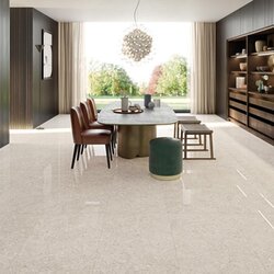 Jemná imitace kamene Cobb v barvě sand v obývacím pokoji, jídelně na podlaze lesklý i matný povrch