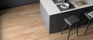 Obklad a dlažba do koupelny v imitaci dřeva Jurupa